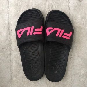 FILA SLIDES